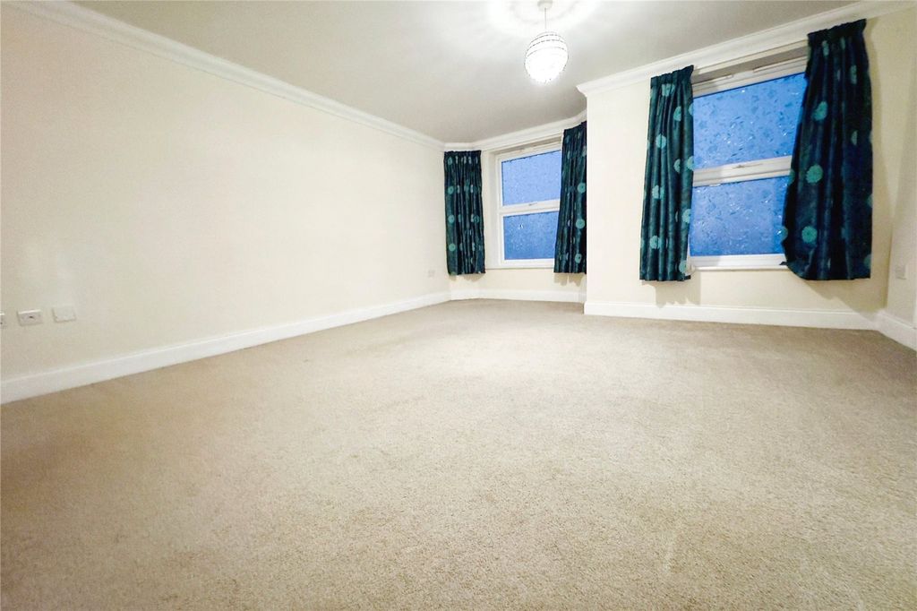 Property photo 3 of 7 Lounge