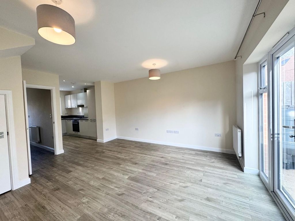 Property photo 3 of 11 Lounge 3.Jpg