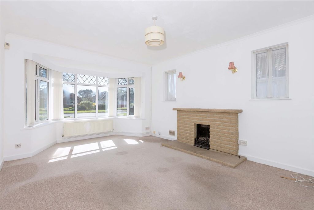 Property photo 2 of 14 Goring Way_5.Jpg
