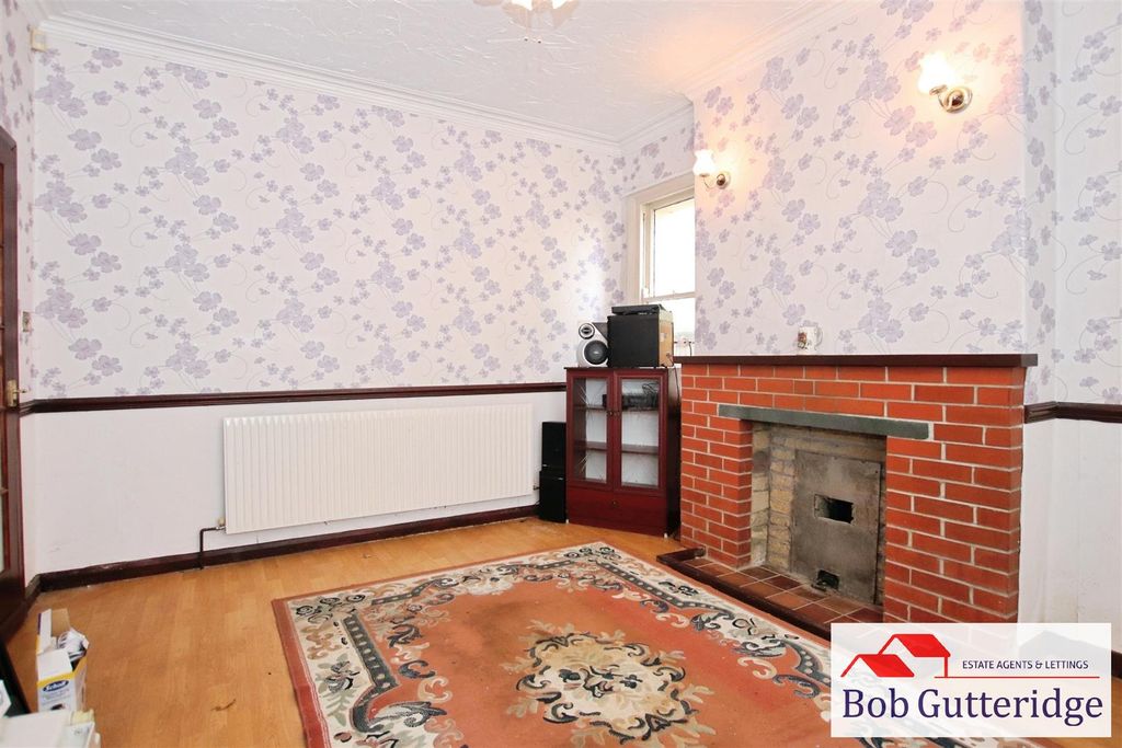 Property photo 3 of 31 Lounge