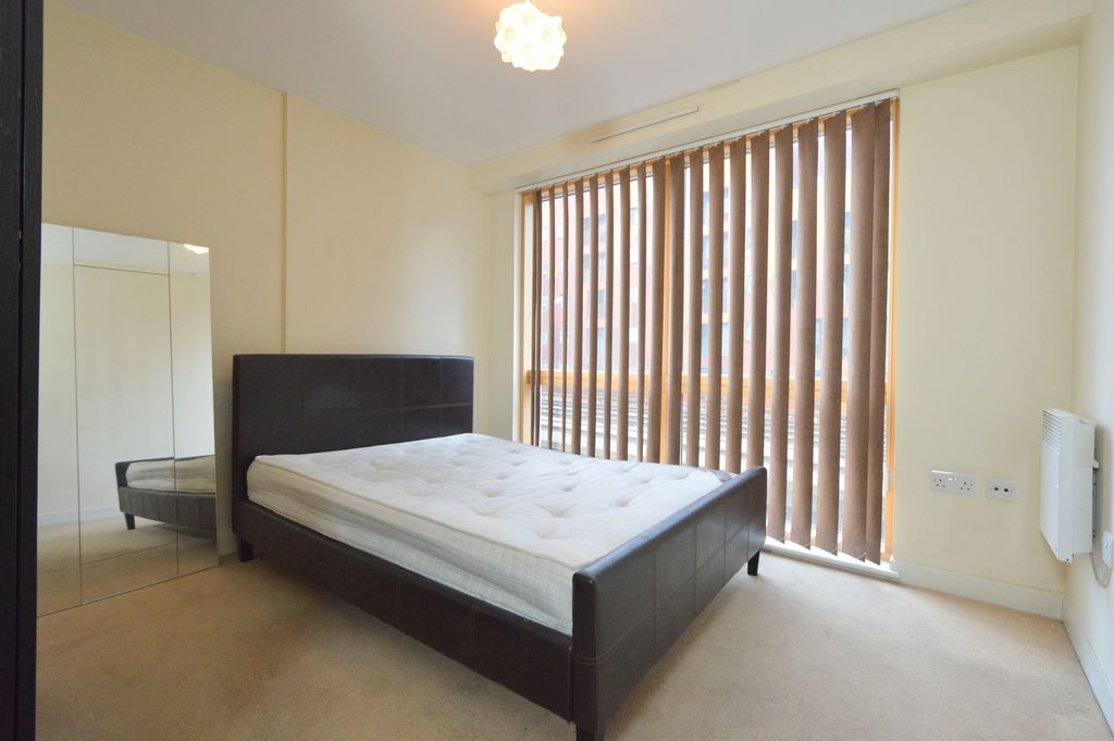 Property photo 3 of 9 Bed 1