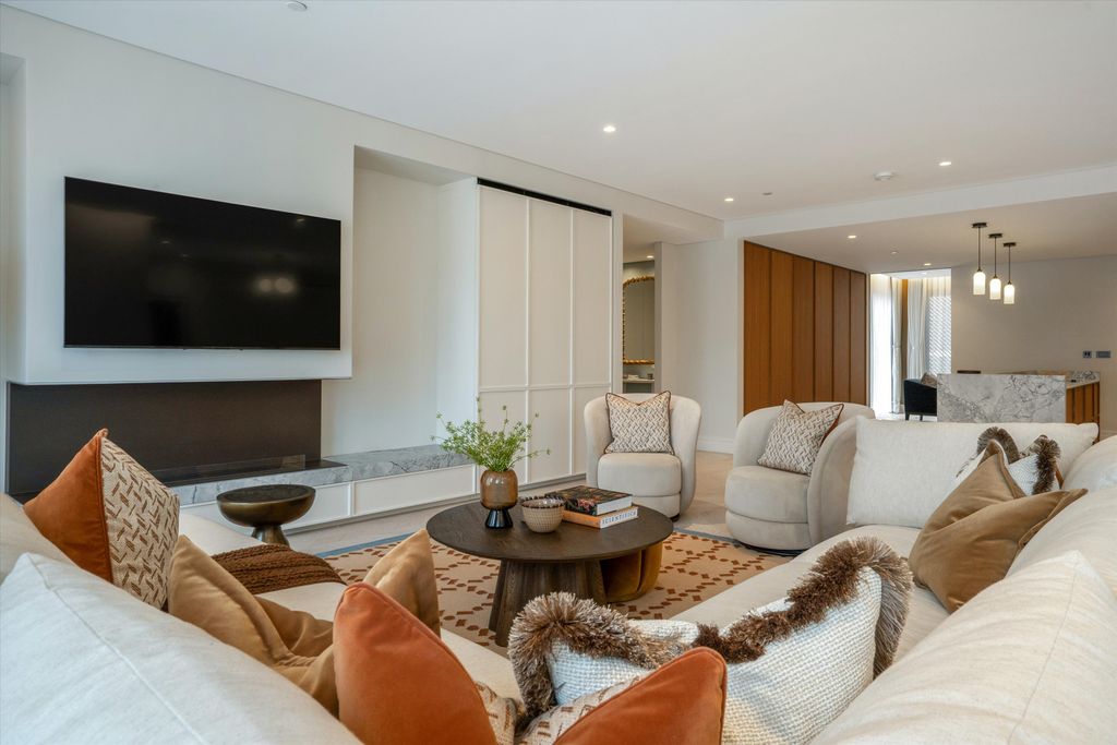 Property photo 3 of 92 Image