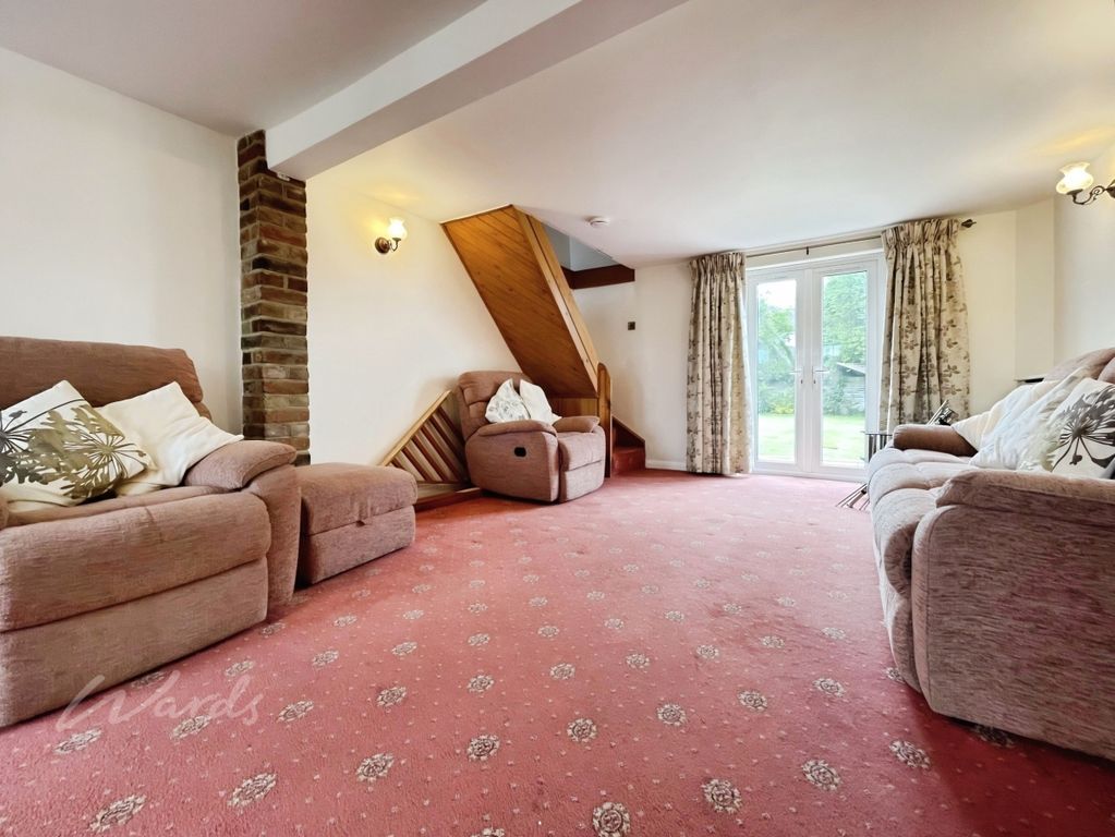 Property photo 3 of 13 Lounge (3)