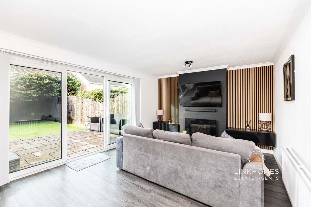 Property photo 3 of 23