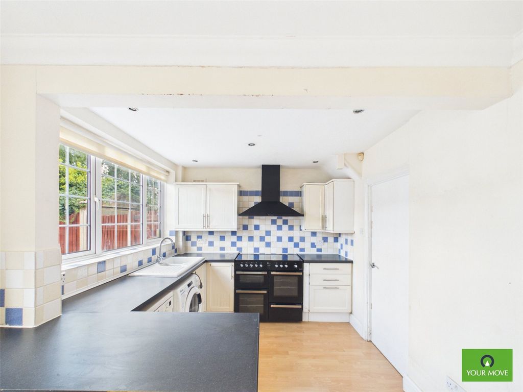 Property photo 3 of 12 Kitchen