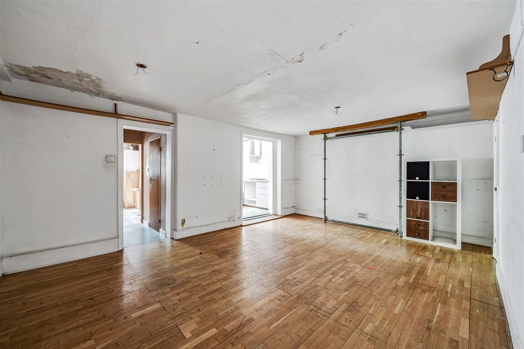 Property photo 2 of 22 21 Alfred Road-6.Jpg