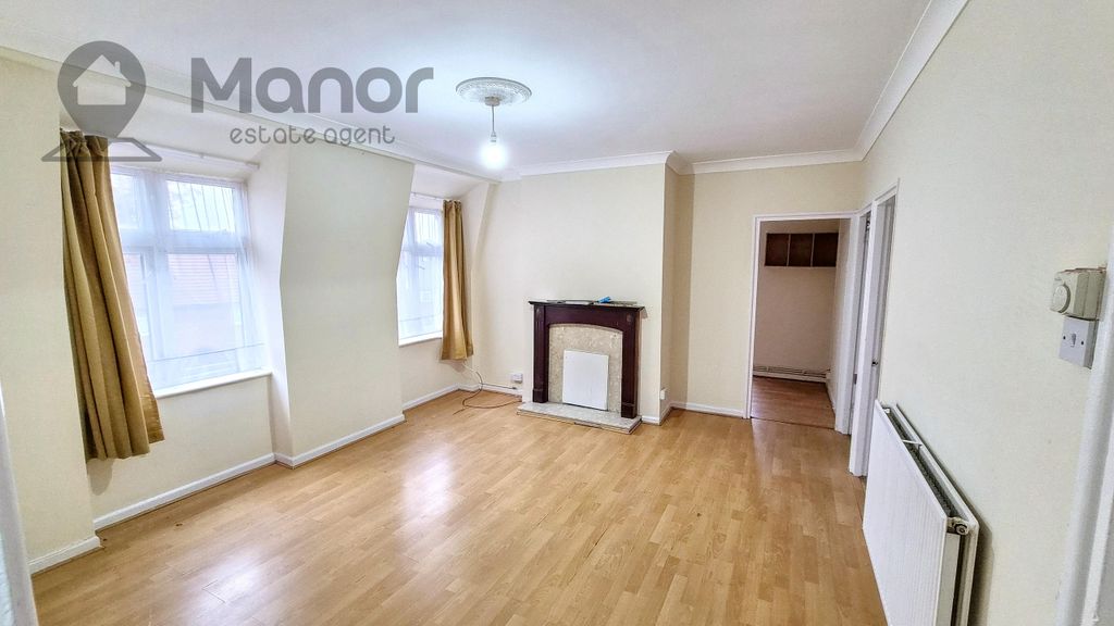 Property photo 1 of 14 Lounge