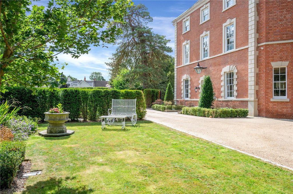 Property photo 3 of 32 Gardens