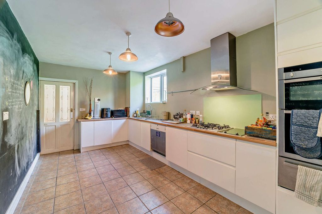 Property photo 2 of 39