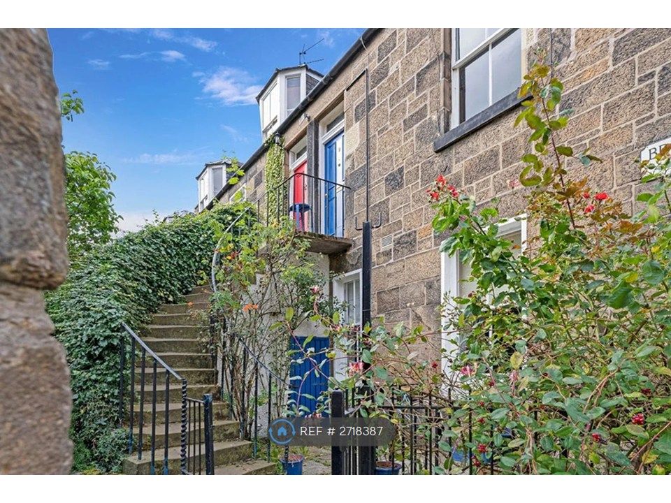 Property photo 2 of 34 Entrance And Garden