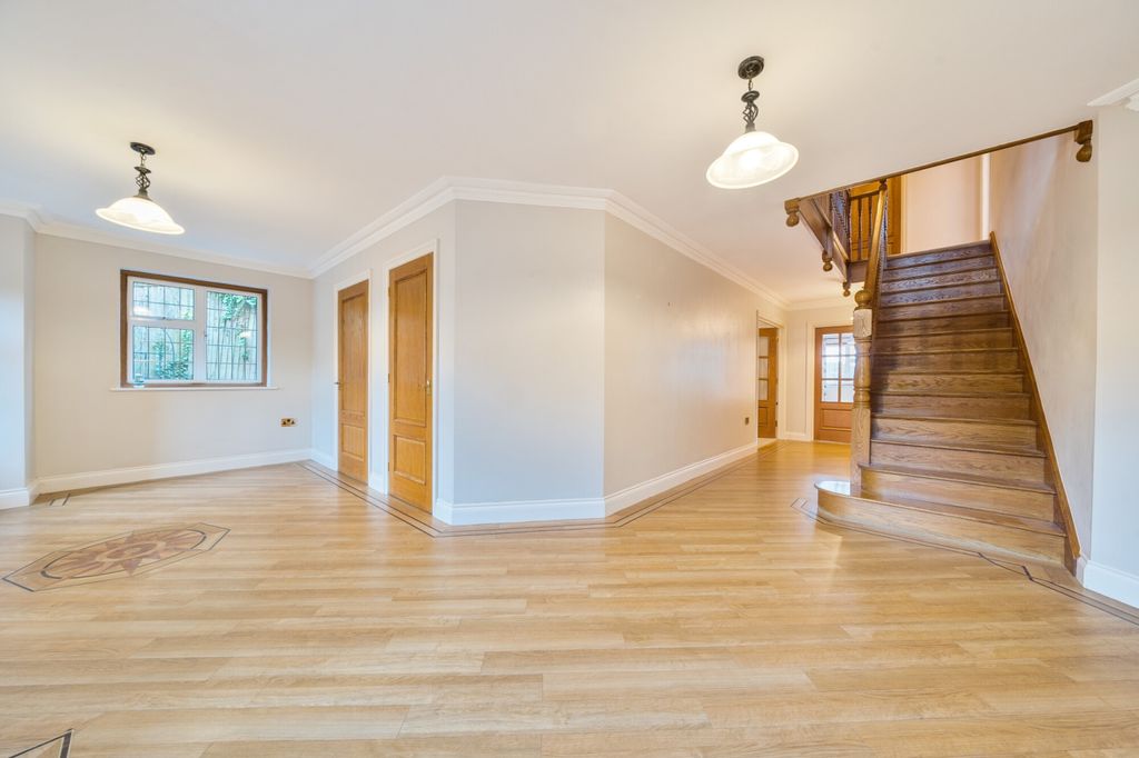 Property photo 3 of 21 Hallway