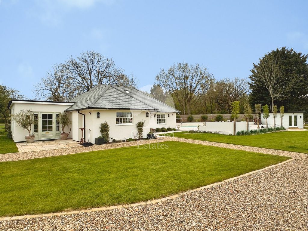 Property photo 1 of 25 External