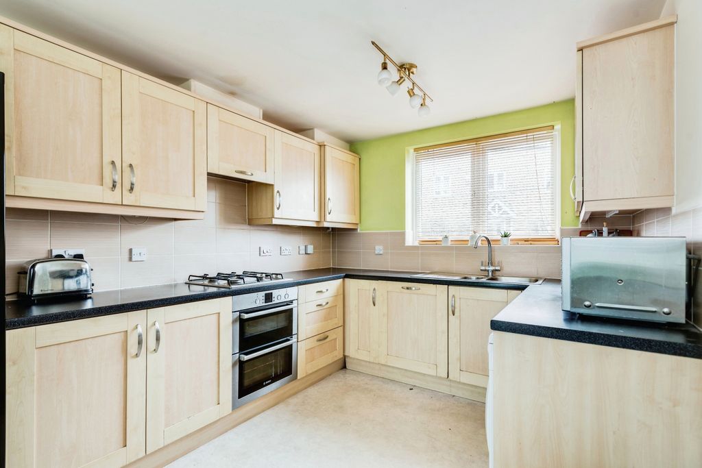 Property photo 2 of 15 Kitchen