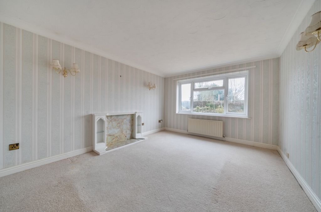 Property photo 3 of 25 1399890-4-6966Ba4619766