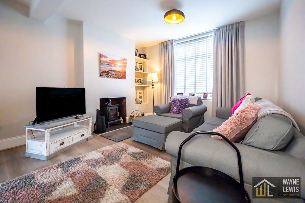 Property photo 3 of 44