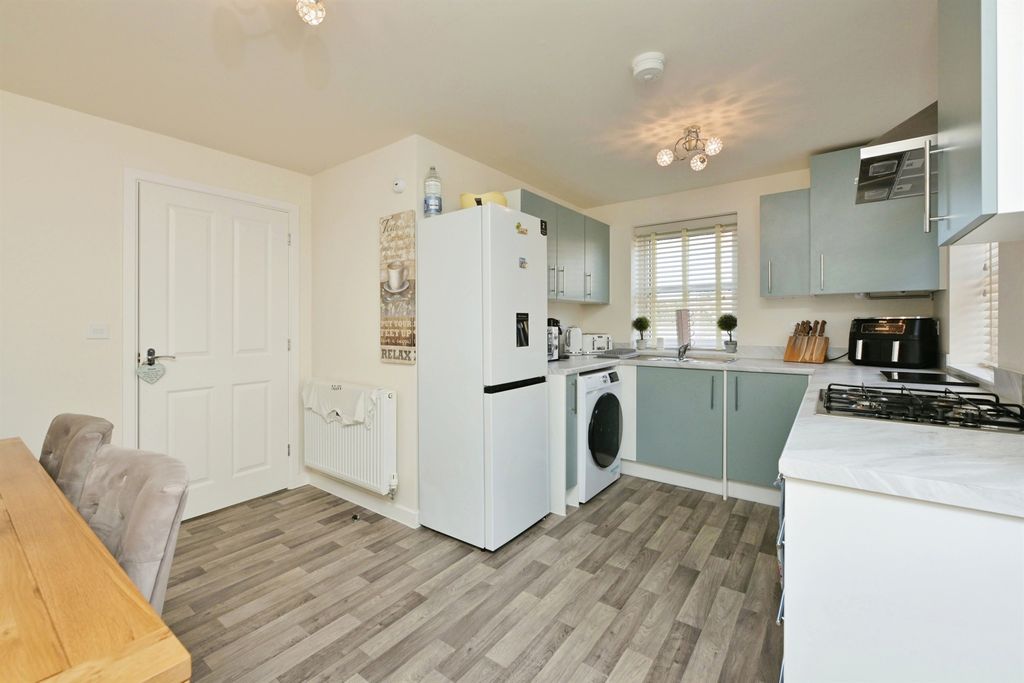 Property photo 2 of 17 Kitchen