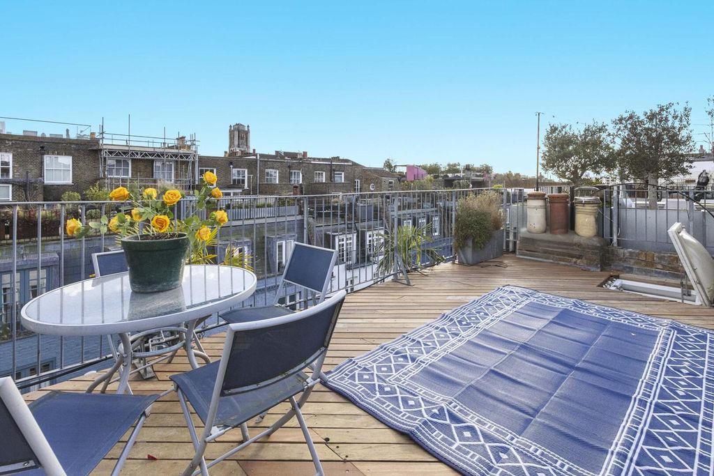 Property photo 2 of 16 Terrace / Patio