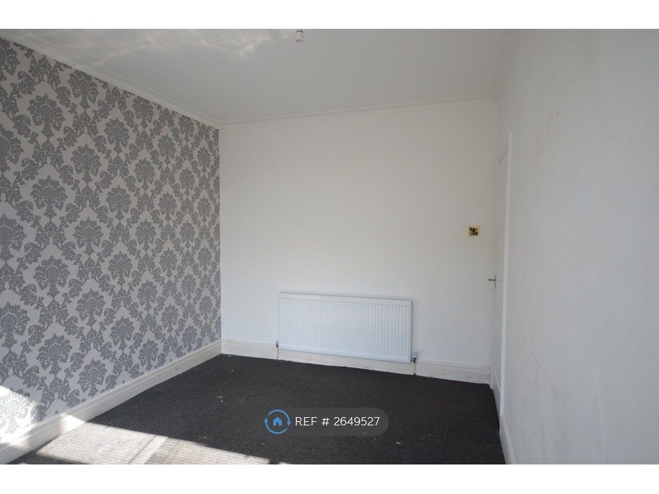 Property photo 3 of 17 Living Room