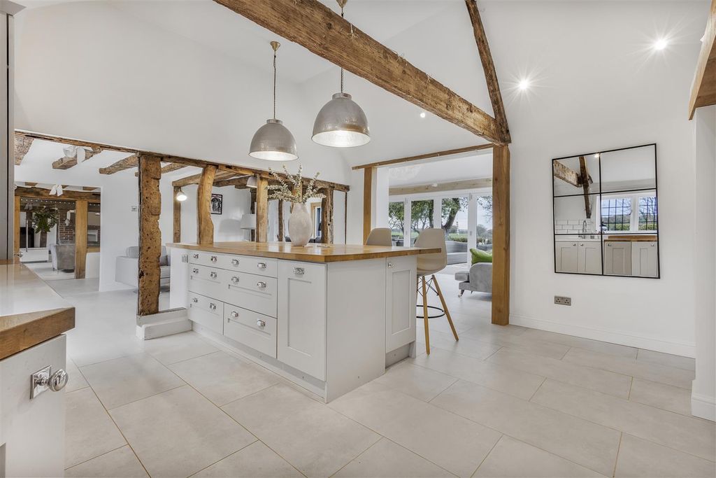 Property photo 2 of 30 Kitchen/Breakfast Room