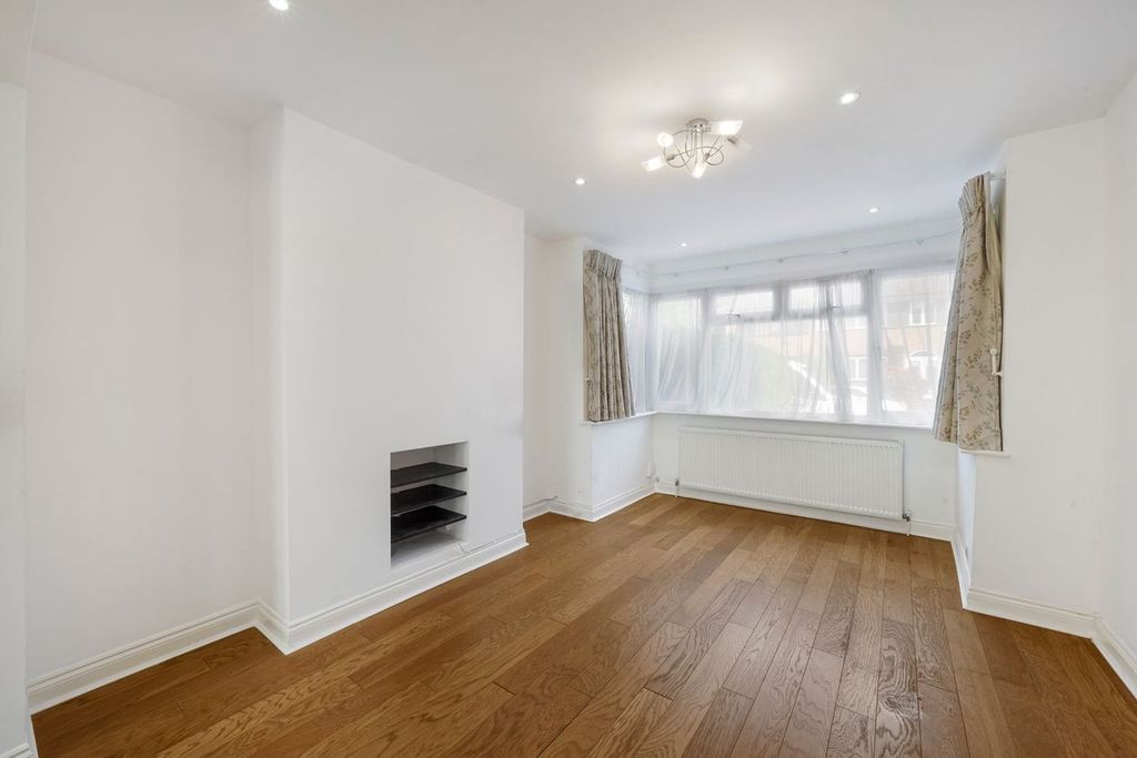 Property photo 2 of 30