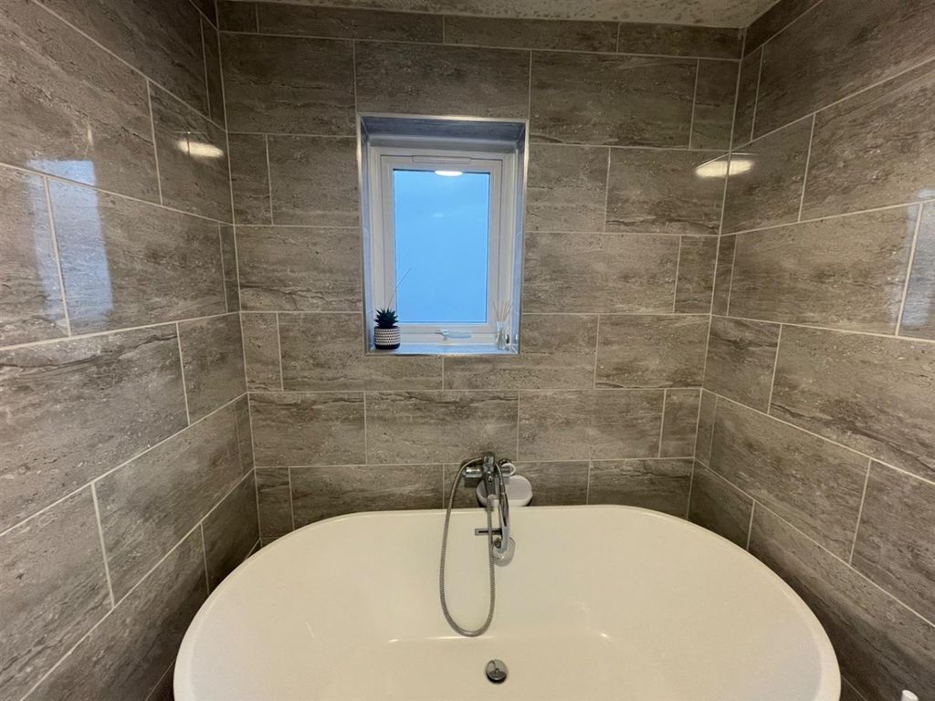 Property photo 3 of 13 4623192