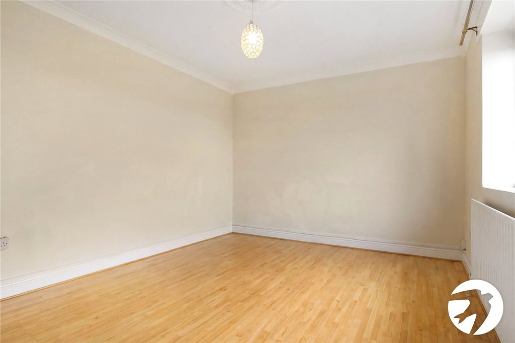 Property photo 3 of 7 Living Room