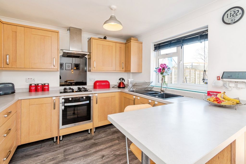 Property photo 3 of 15 Pbox-Img.Jpg