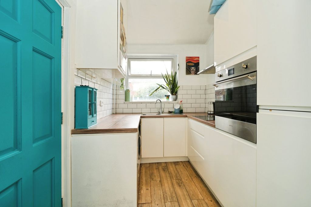 Property photo 2 of 16 Kitchen