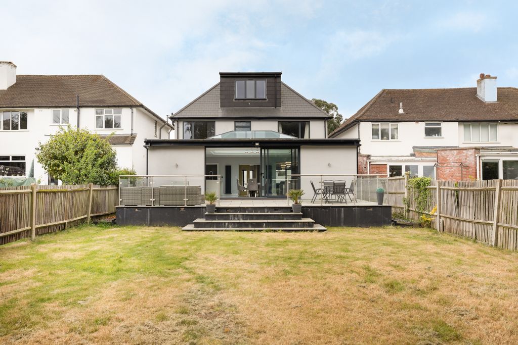 Property photo 2 of 20