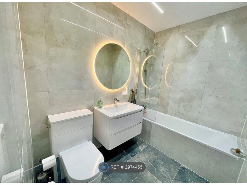 Property photo 2 of 9 Bathroom