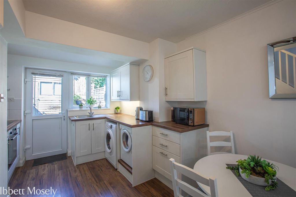 Property photo 3 of 8 43 Kitchen.Jpg