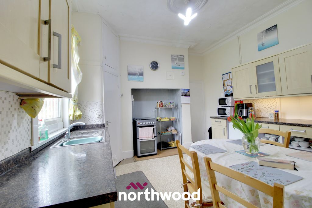 Property photo 3 of 36