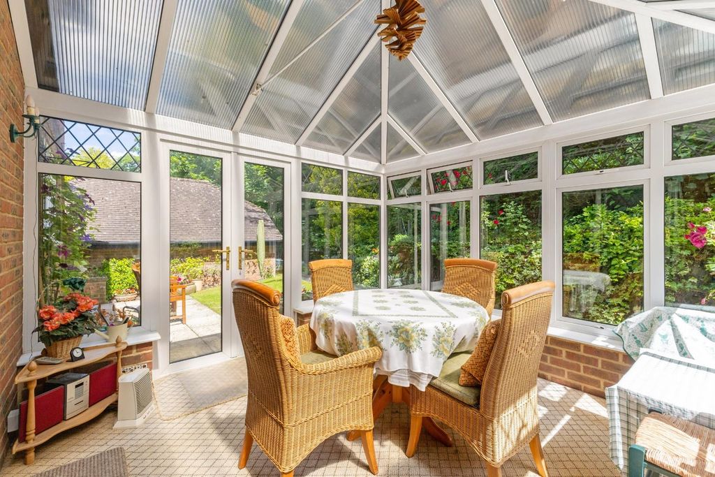 Property photo 3 of 21 Conservatory