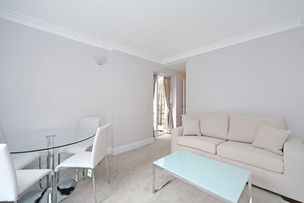 Property photo 3 of 9 Beaufort Gardens