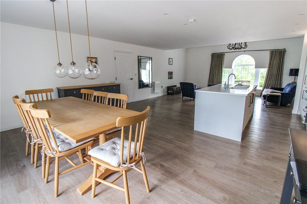 Property photo 3 of 14 Living Kitchen