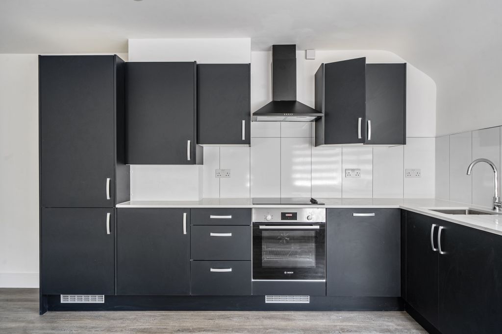 Property photo 1 of 6 1484613-7-6A3E88B...