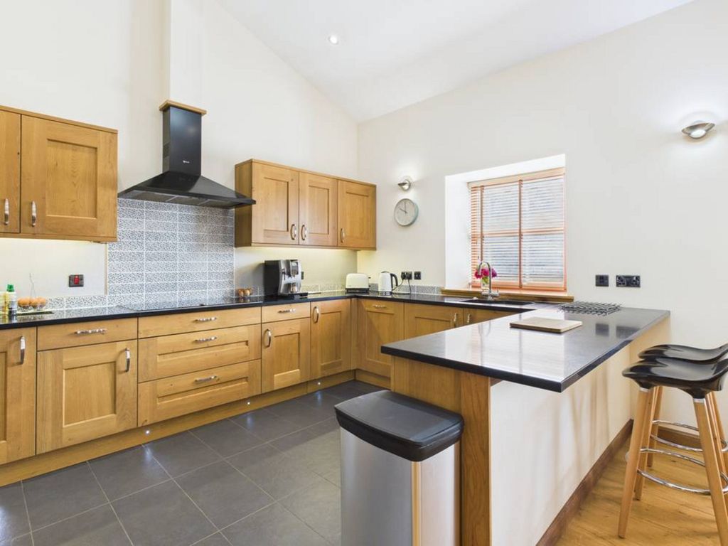 Property photo 2 of 36