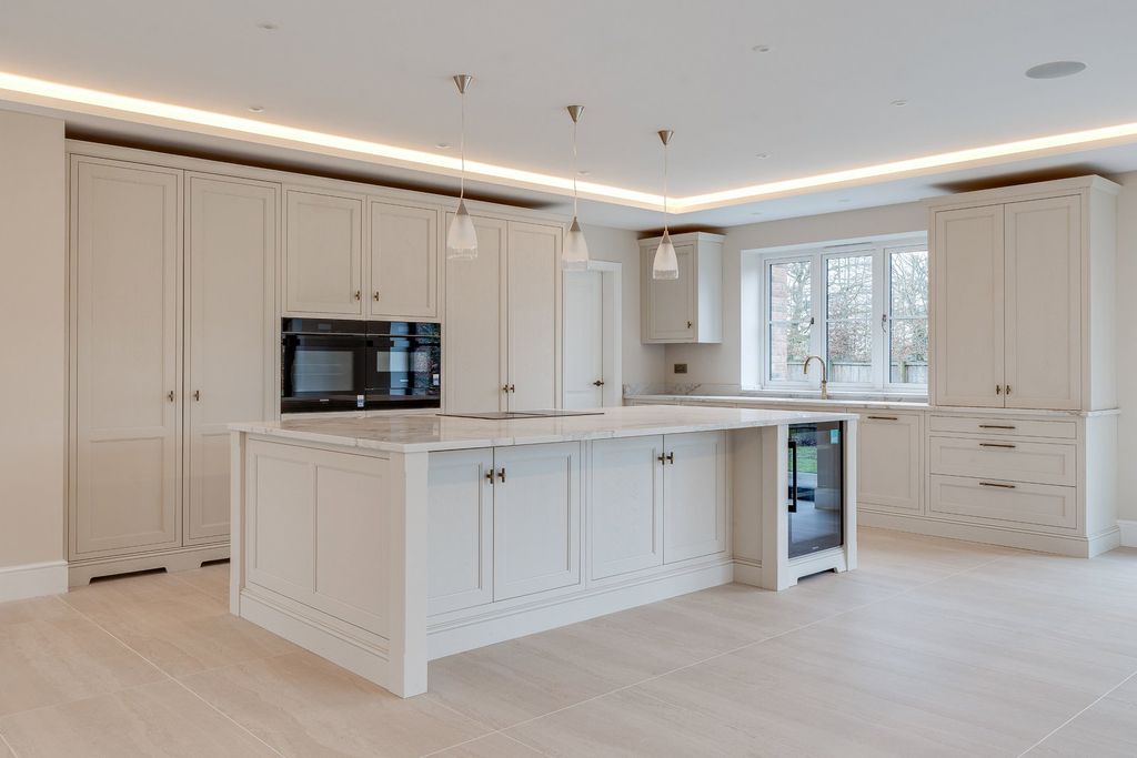 Property photo 3 of 34