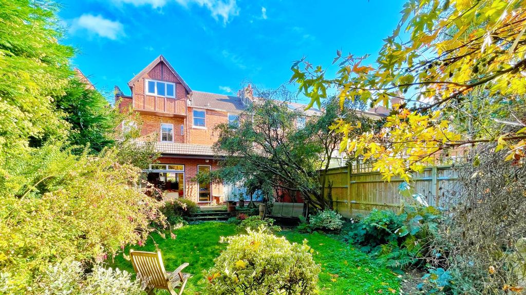 Property photo 2 of 18