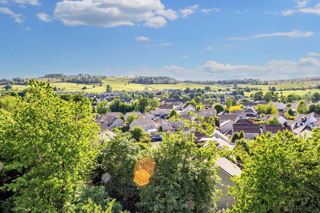 Property photo 2 of 39