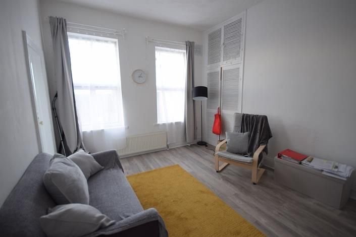 Property photo 2 of 7 66 Dacre Street Lounge.Jpg