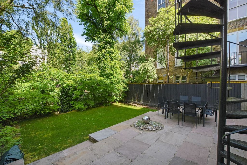 Property photo 1 of 12 Large Private Terrace