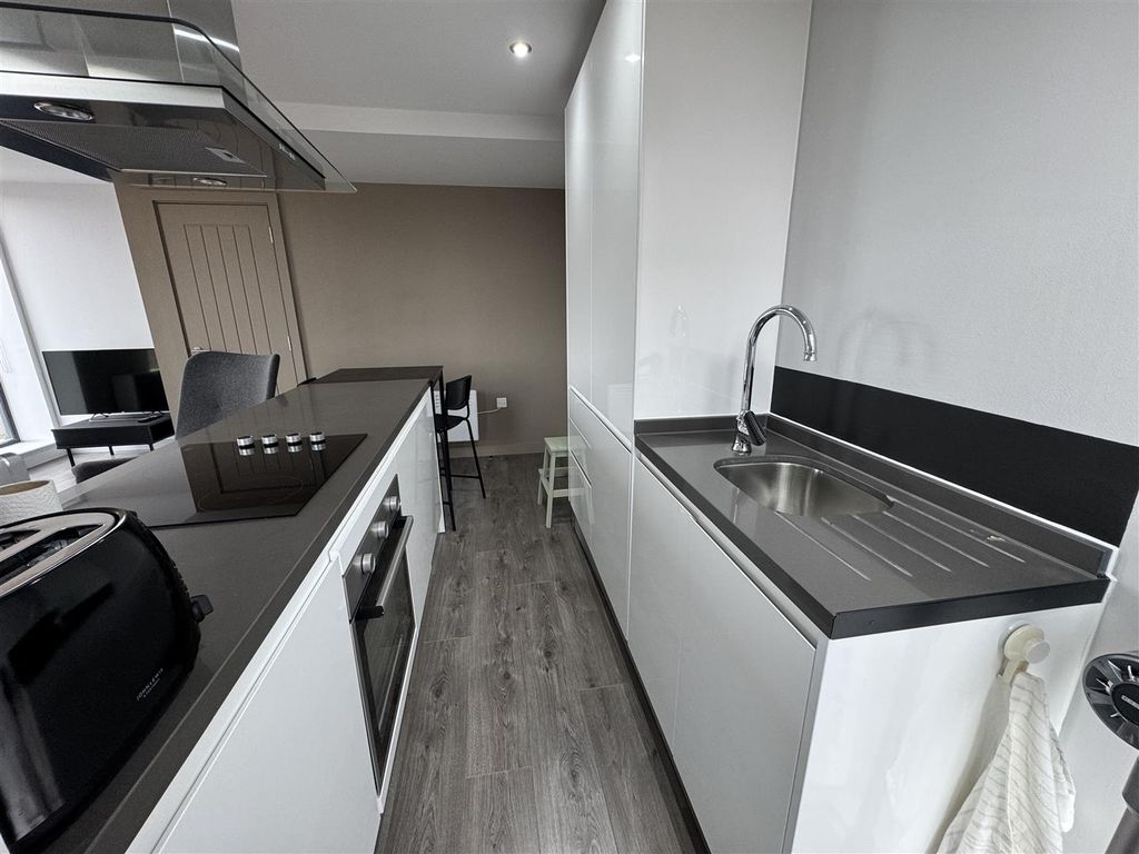 Property photo 3 of 7 28, Neptune - Kitchen.Jpeg