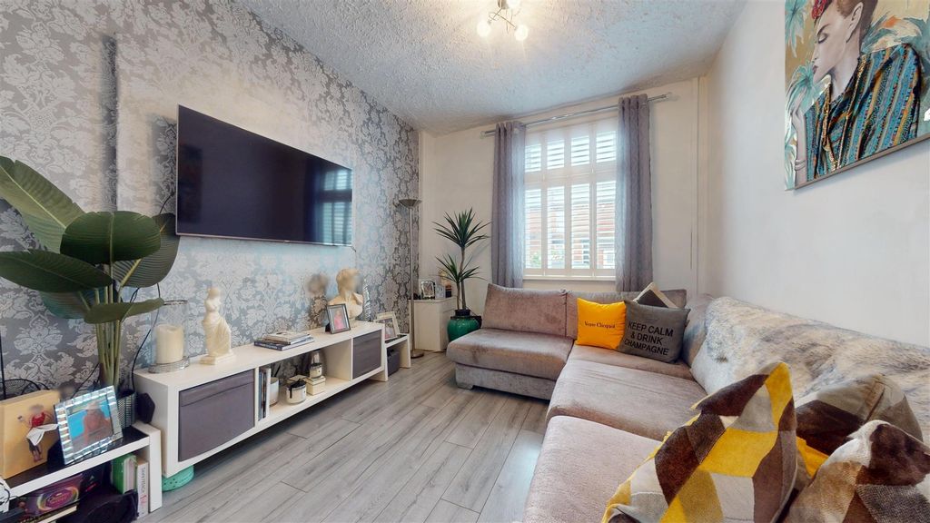 Property photo 2 of 24 Greenfield Road Reception Room