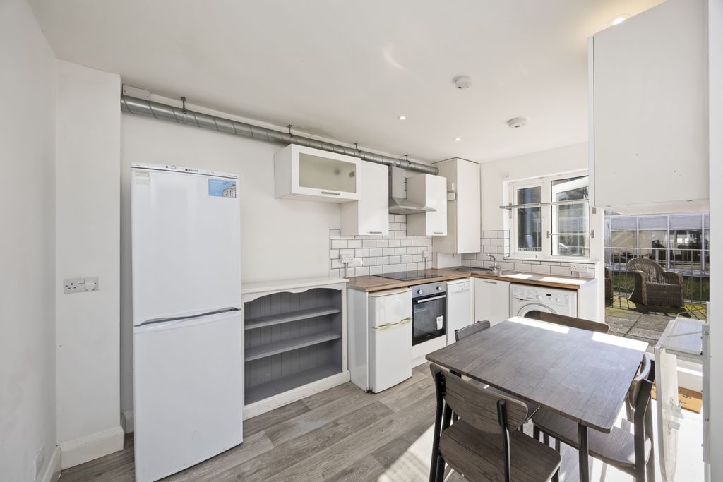 Property photo 1 of 22 Four Double Bedroom Apartment