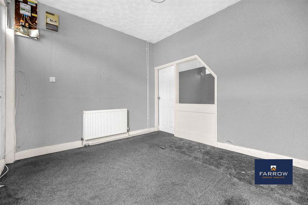 Property photo 3 of 17 Living Room