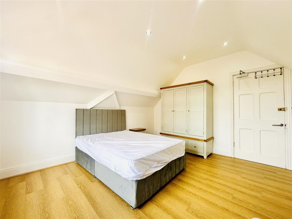Property photo 1 of 17 Bedroom 6