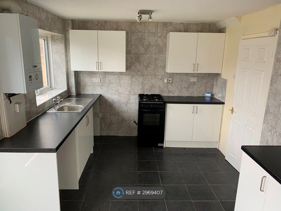Property photo 2 of 17 Kitchen