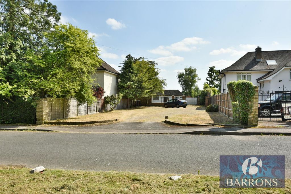 Property photo 2 of 32
