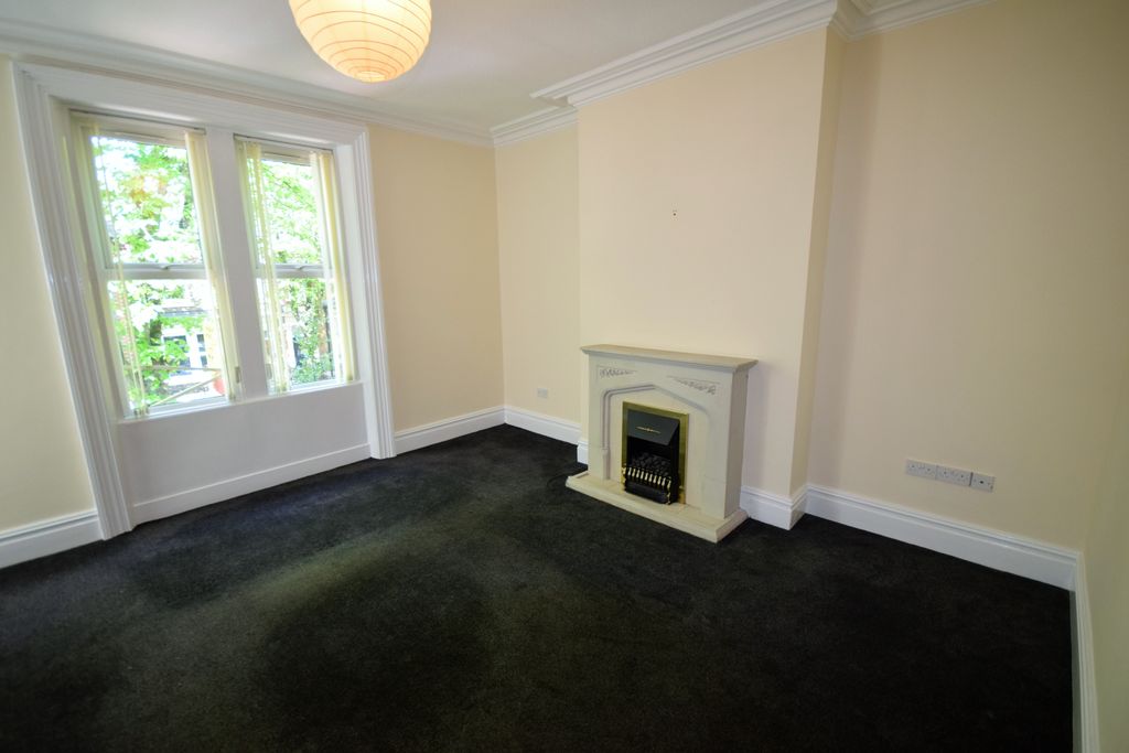 Property photo 3 of 8 Living Room